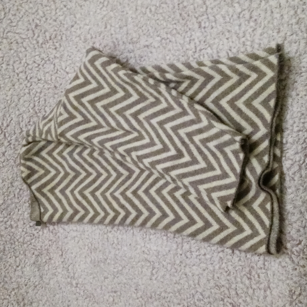 sweater - Picture 2 of 4